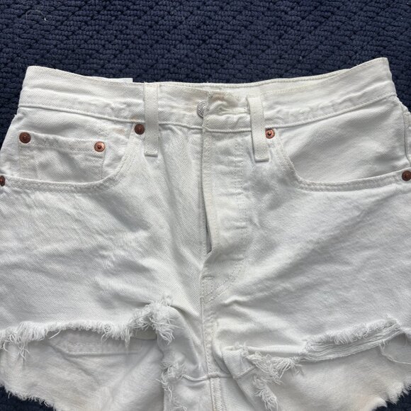 Levi’s White 501 Buttonfly Jean Shorts Size 26 - Picture 1 of 15